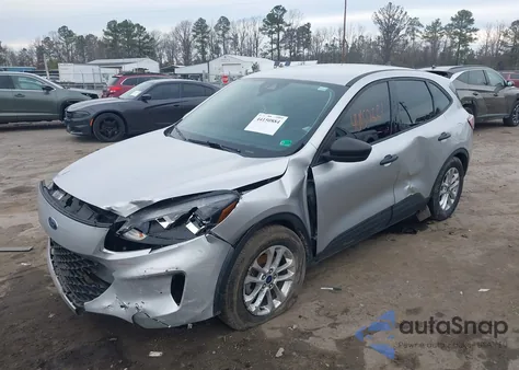 2020 Ford Escape S z USA, uszkodzony, nr VIN 1FMCU0F6XLUA47851